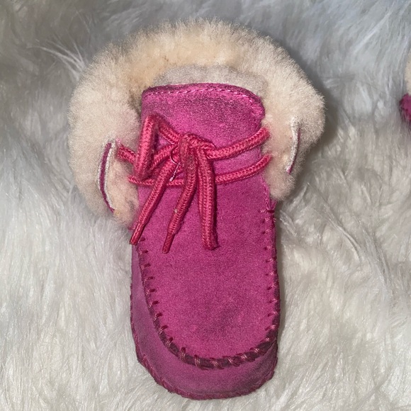 BABY GIRL UGG’S MOCCASINS - Picture 3 of 7